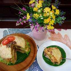 CREPPES INDOMIE WITH CHESSE, EGG AND BLACKPEPPER MEAT	